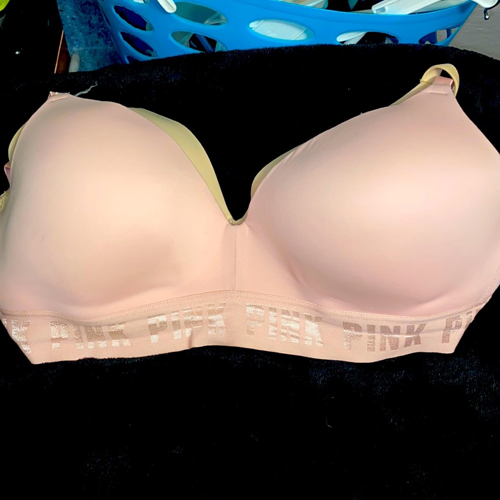 2 Victoria Secret Wear Everywhere Wireless Bras